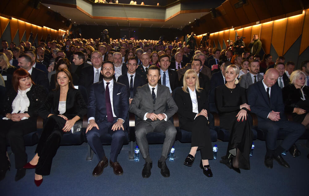 <p>"Svaki atak na njih je napad na nas same", kazao je gradonačelnik Podgorice</p>