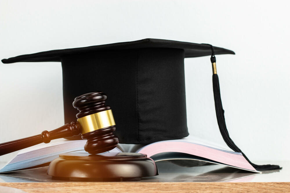 Zatvorske kazne za falsifikovanje fakultetskih diploma, Foto: Shutterstock