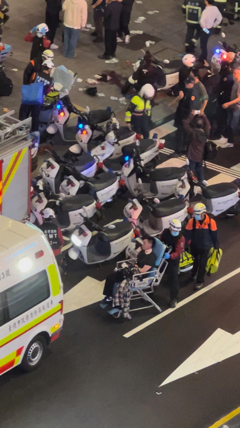 <p>U napadu je povrijeđeno 11 osoba, od kojih su dvije smještene na intenzivnu njegu, saopštilo je Ministarstvo zdravlja</p>