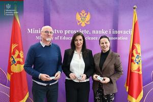 MPNI: Direktoru Gimnazije "Slobodan Škerović" uručeni elektronski...