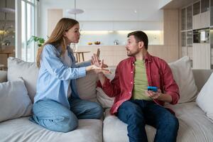 Kako prepoznati manipulacije u vezi