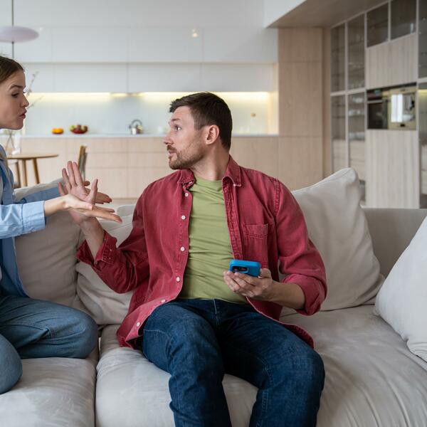 Kako prepoznati manipulacije u vezi