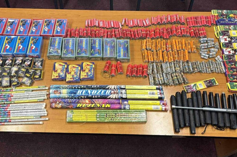 Oduzeta pirotehnička sredstva, Foto: Uprava policije