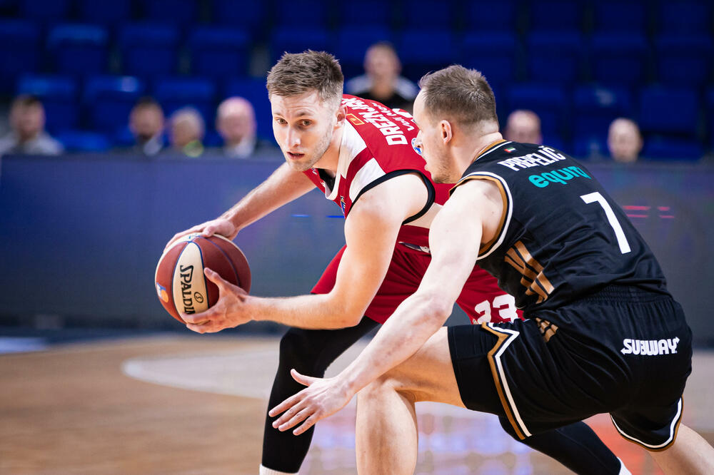 Drežnjaka je uporno pratio Klemen Prepelič, Foto: SC Derby/Filip Roganović