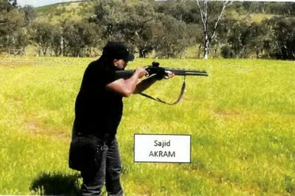Snimak pronađen na telefonu Navida Akrama prikazuje njegovog oca kako izvodi obuku za rukovanje vatrenim oružjem, tvrdi policija., Foto: Supplied