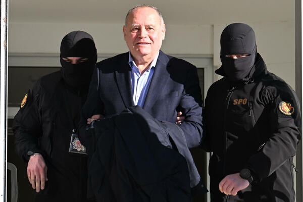 Simovića sumnjiče da je iz državne kase plaćao boravak u...