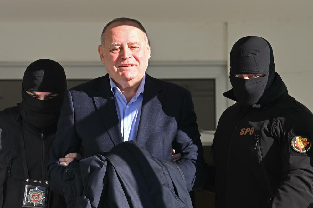 Sa današnjeg privođenja Simovića, Foto: Boris Pejović