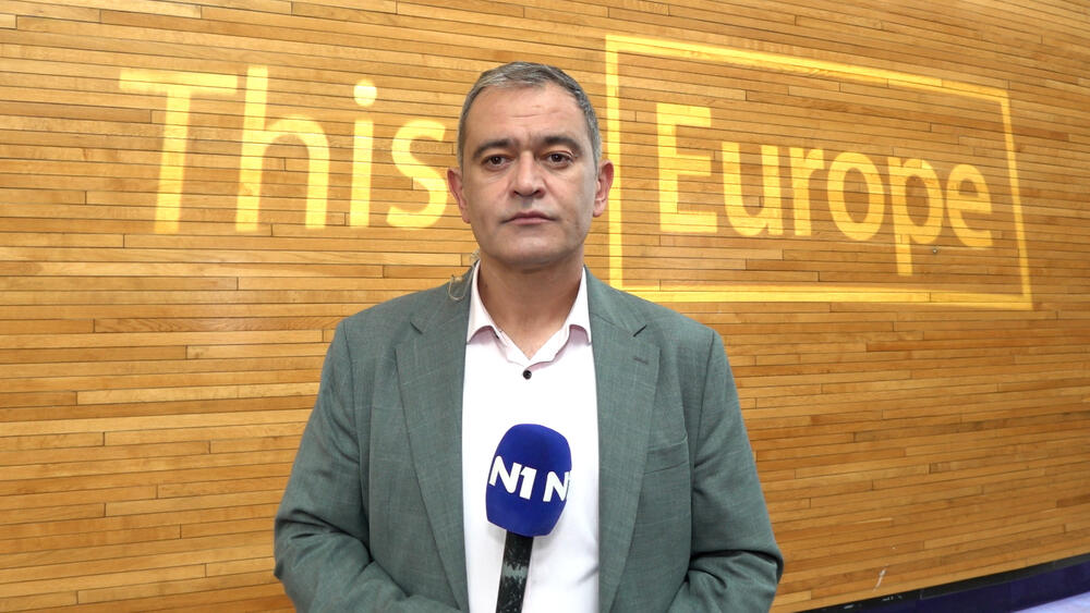 Srbija se mora odrediti prema Moskvi, ali i Prištini: Radišić