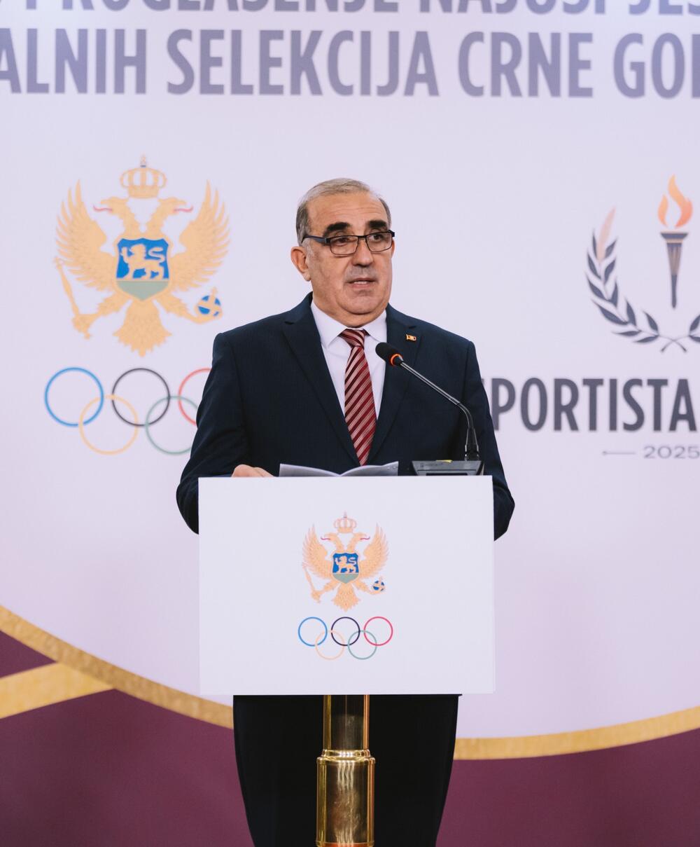 <p>Našoj tekvondistkinji Andrei Berišaj na svečanosti u Vili Gorica uručena nagrada Crnogorskog olimpijskog komiteta za najbolju sportistkinju godine</p>