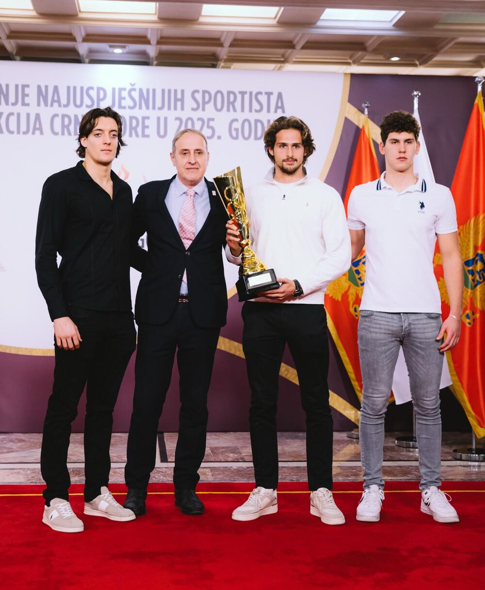 <p>Našoj tekvondistkinji Andrei Berišaj na svečanosti u Vili Gorica uručena nagrada Crnogorskog olimpijskog komiteta za najbolju sportistkinju godine</p>