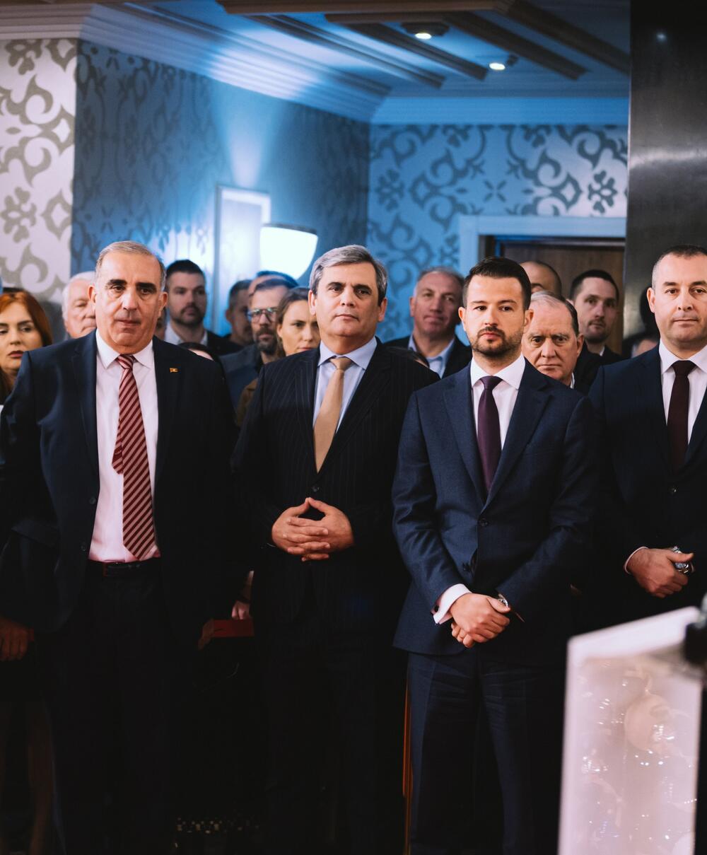 <p>Našoj tekvondistkinji Andrei Berišaj na svečanosti u Vili Gorica uručena nagrada Crnogorskog olimpijskog komiteta za najbolju sportistkinju godine</p>