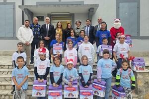 Predstavnici Fondacije "Sula Radov" podijelili poklone učenicima...