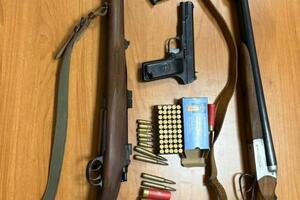 Uhapšen Nikšićanin, kod njega pronađeno više komada oružja i...