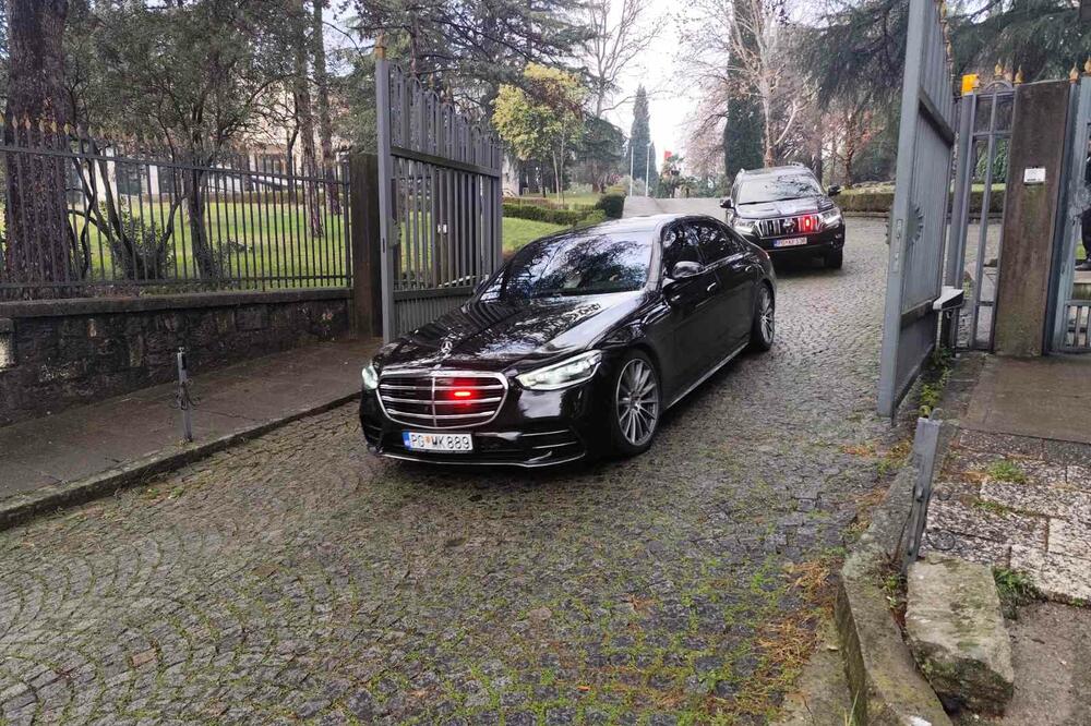 Spajić u svom vozilu napušta Vilu Gorica gdje se održavala sjednica, Foto: Aljoša Turović