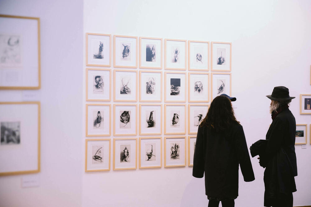 Sa otvaranja izložbe u Umjetničkom paviljonu ULUCG, Foto: Filip Roganović /Sekretarijat za kulturu Glavnog grada