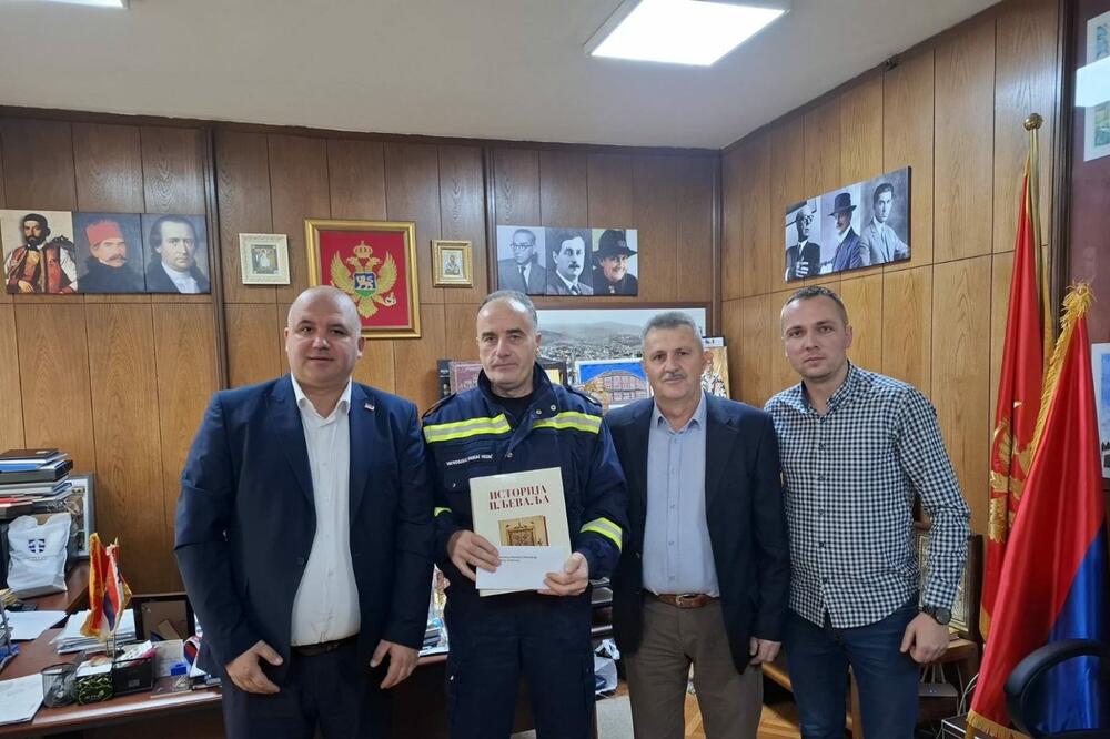 Sa svečanosti u Vranešovom kabinetu, Foto: Opština Pljevlja