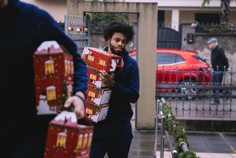 <p>Igrači KK Budućnost Voli i Mis Crne Gore posjetili centar za djecu i omladinu sa smetnjama i teškoćama u razvoju</p>