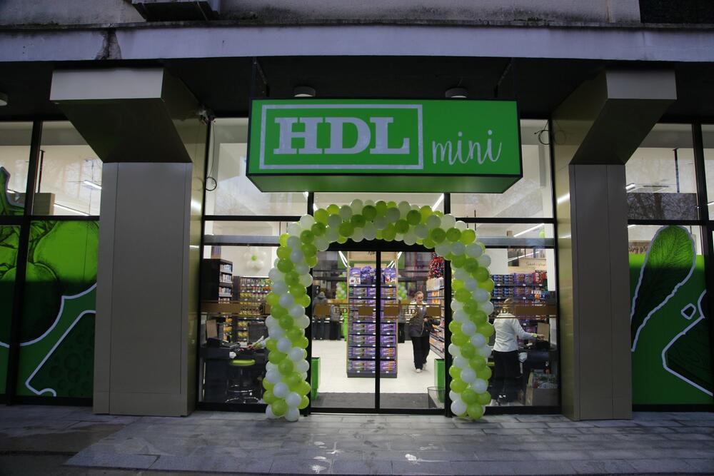 <p>Danas 25. decembra HDL otvara vrata jos jednog marketa u Podgorici na Bulevaru Svetog Petra Cetinjskog, odmah do restorana Maša. Kao i uvijek HDL je pripremio iznenađenja povodom otvaranja - na dan otvaranja svakog potrašača očekuje poklon kao znak pažnje i dobrodošlice.<br /> <br />  </p>