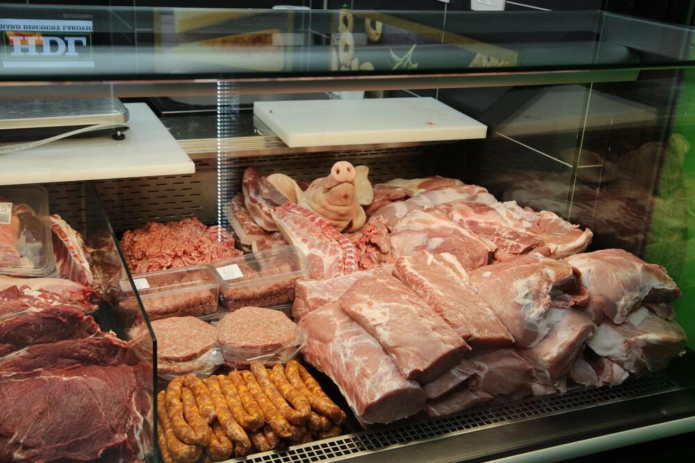 <p>Danas 25. decembra HDL otvara vrata jos jednog marketa u Podgorici na Bulevaru Svetog Petra Cetinjskog, odmah do restorana Maša. Kao i uvijek HDL je pripremio iznenađenja povodom otvaranja - na dan otvaranja svakog potrašača očekuje poklon kao znak pažnje i dobrodošlice.<br /> <br />  </p>