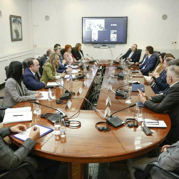 Građani uzeli keš kredita za skoro 600 miliona: Banke su za 11...