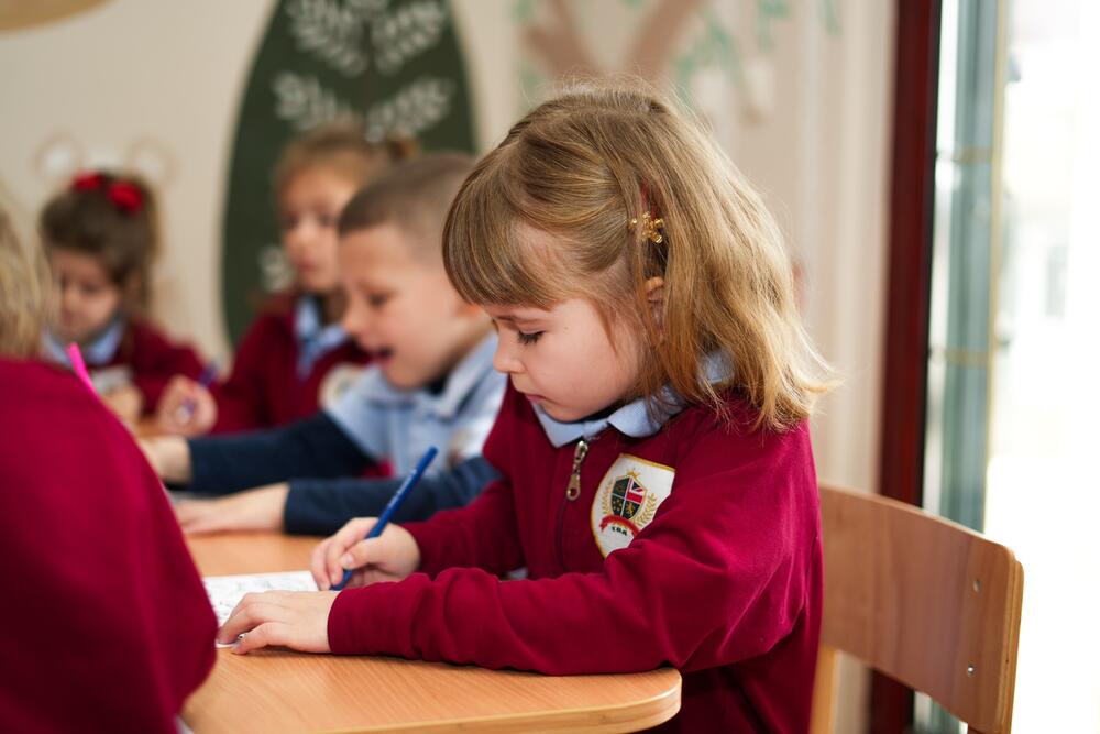 <p>Međunarodna obrazovna ustanova The British Academy, licencirana Cambridge škola i dio prestižne globalne obrazovne mreže koju čini više od 10.000 škola u preko 160 zemalja svijeta, uspješno je završila prvi trimestar svoje druge školske godine rada u Crnoj Gori.</p>