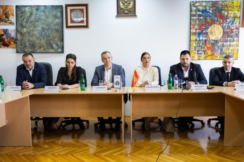 Sa sastanka, Foto: UCG