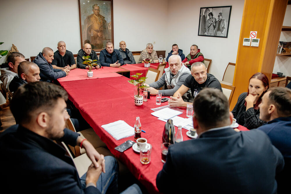 Sa sastanka, Foto: GP URA