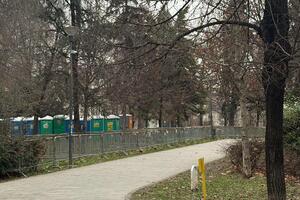 Manji dio Pionirskog parka u centru Beograda očišćen od šatora...