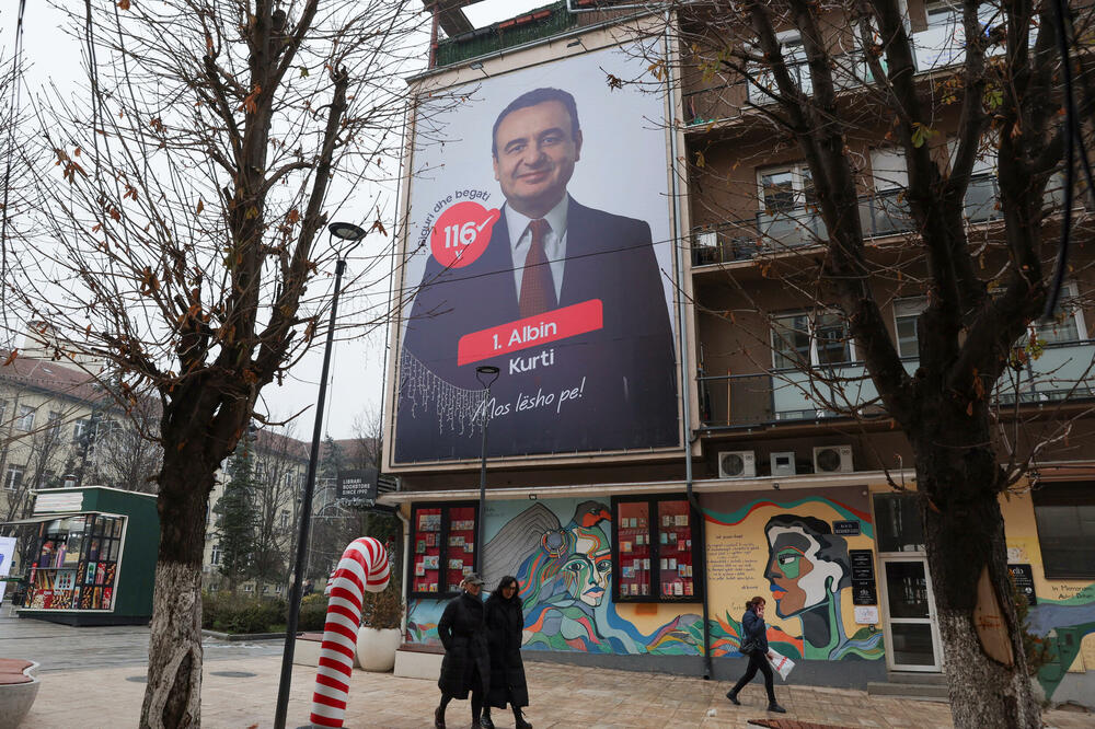 Predizborni plakati u Prištini, Foto: Reuters