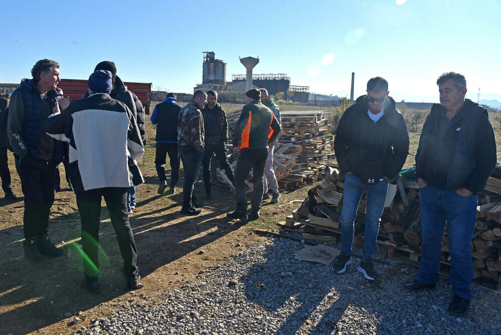 <p>Milan Ćetković apelovao na predsjednike države i Vlade, gradonačelnika Podgorice i Delegaciju EU da Botunjanima omoguće mirne praznike</p>