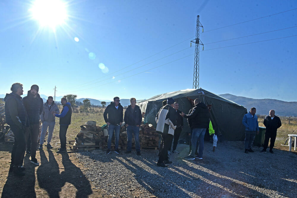 <p>Milan Ćetković apelovao na predsjednike države i Vlade, gradonačelnika Podgorice i Delegaciju EU da Botunjanima omoguće mirne praznike</p>