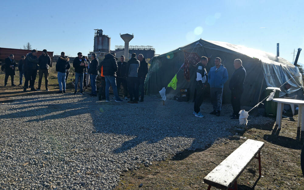 <p>Milan Ćetković apelovao na predsjednike države i Vlade, gradonačelnika Podgorice i Delegaciju EU da Botunjanima omoguće mirne praznike</p>