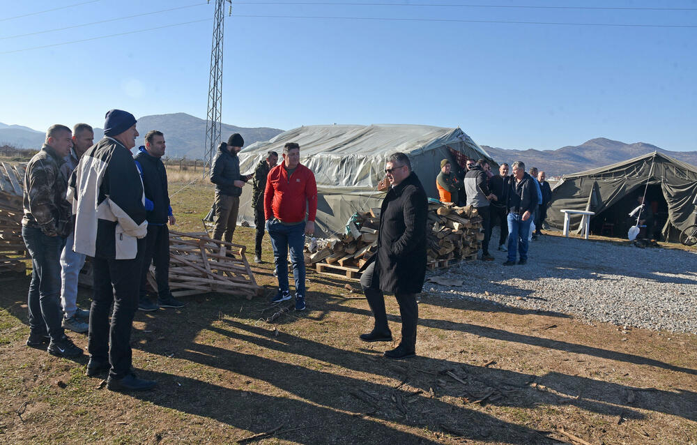 <p>Milan Ćetković apelovao na predsjednike države i Vlade, gradonačelnika Podgorice i Delegaciju EU da Botunjanima omoguće mirne praznike</p>