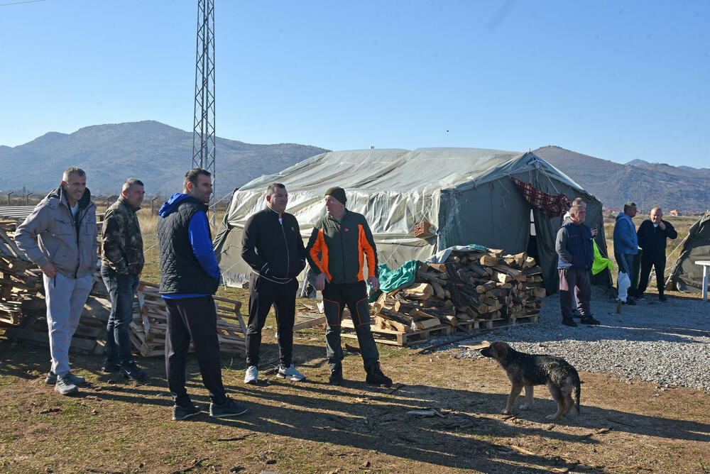 <p>Milan Ćetković apelovao na predsjednike države i Vlade, gradonačelnika Podgorice i Delegaciju EU da Botunjanima omoguće mirne praznike</p>