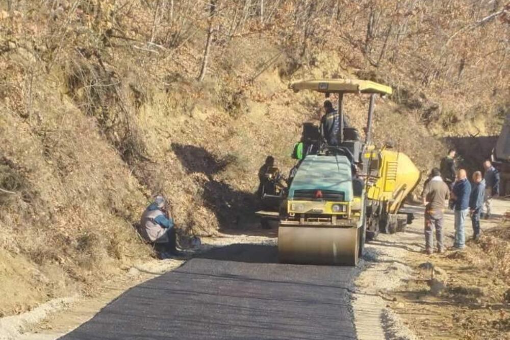 Asfaltiran dio puta, Foto: Privatna arhiva