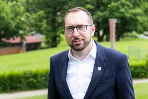 Tompson pozvao na rušenje Tomaševića, gradonačelnik Zagreba...