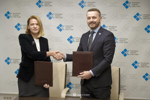 Sporazum o saradnji Ministarstva javne uprave i Privredne komore u...