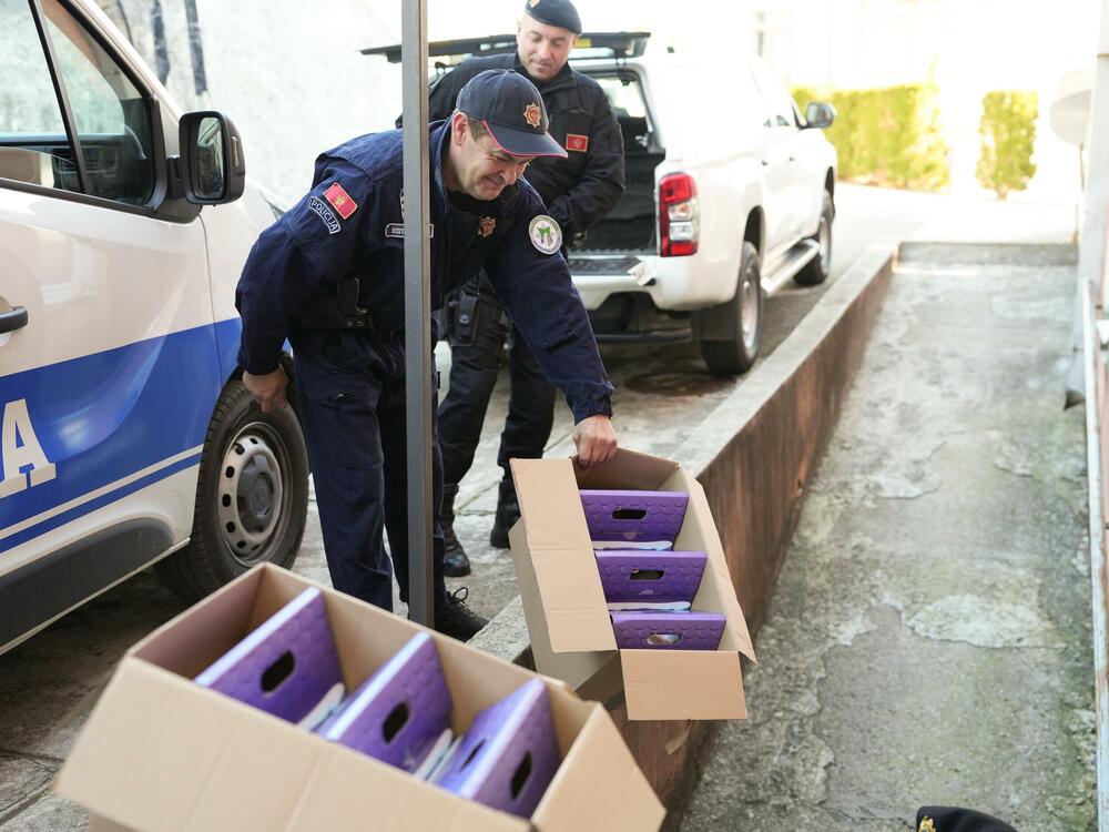 <p>"Skromni pokloni, trenuci igre i pažnja kojom smo okružili mališane učinili su da praznična čarolija danas bude stvarna i opipljiva", navodi se u saopštenju policije</p>