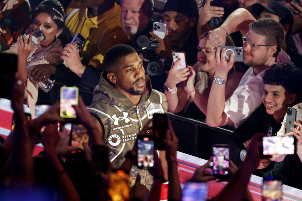 Džošua lakše povrijeđen, u saobraćajnoj nesreći stradale dvije...