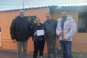 Uručili novčanu pomoć porodici čija je imovina oštećena u požaru