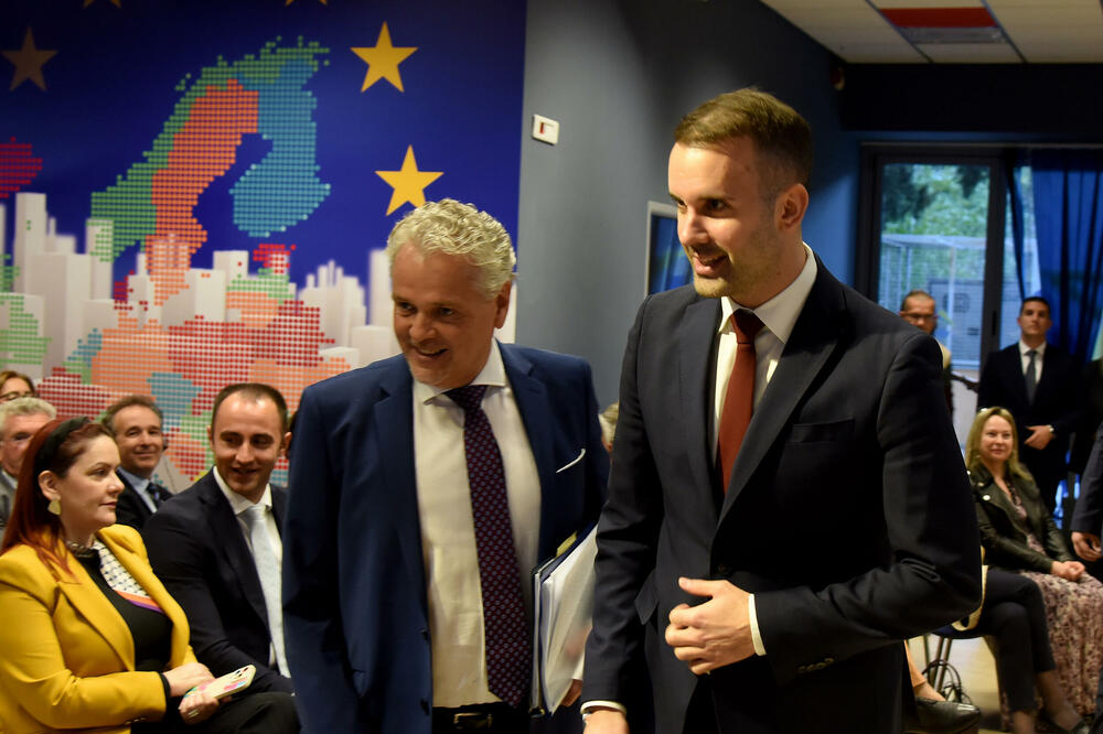 "EK pažljivo prati usklađenost u oblasti viza kroz mehanizam suspenzije viza": Satler i Spajić, Foto: Luka Zekovic