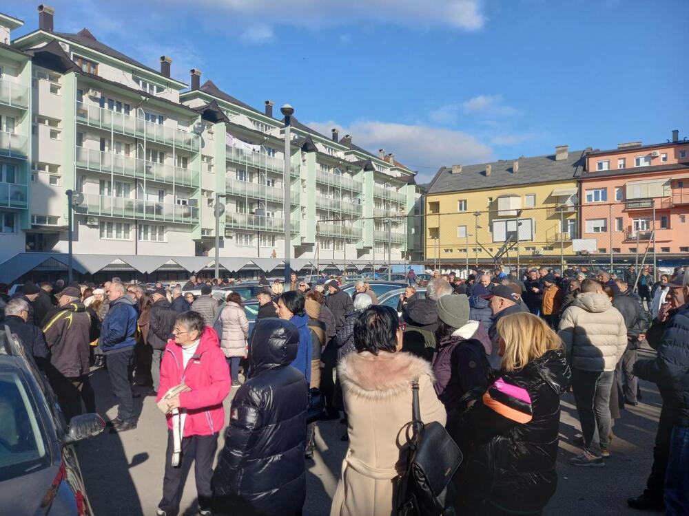 <p>Vraneš pozvao direktora "Grijanja" da podnese ostavku, optužio ga da ne stoji uz građane</p>