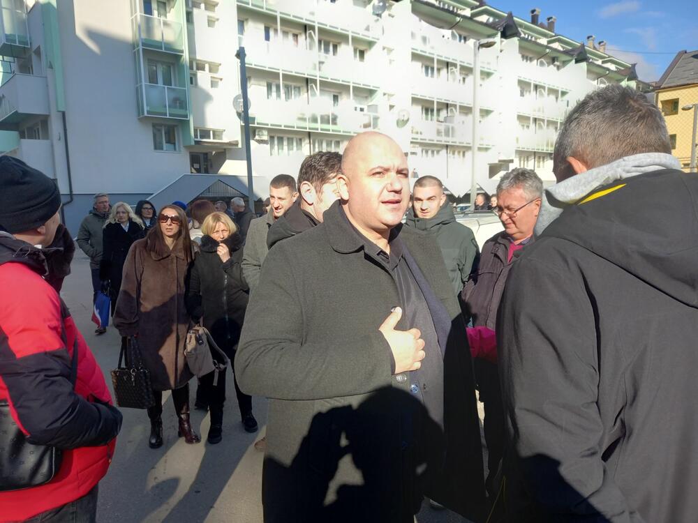 <p>Vraneš pozvao direktora "Grijanja" da podnese ostavku, optužio ga da ne stoji uz građane</p>