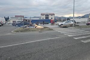 Građani Zete odblokirali kružni tok prema aerodromu, odblokirana i...