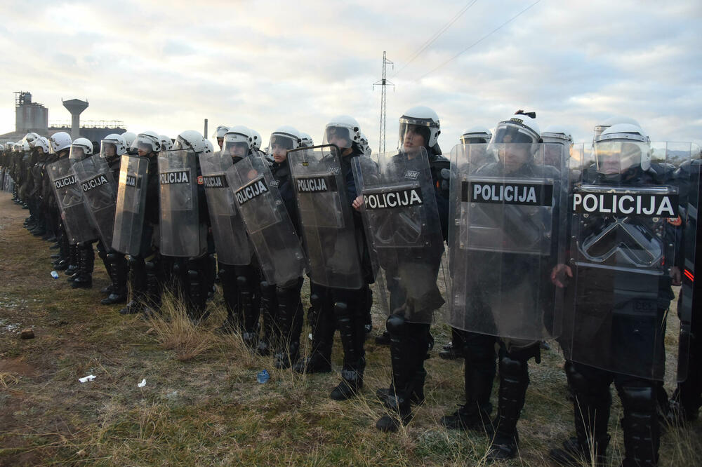 Službenici Uprave policije u Botunu 30. decembra, Foto: Boris Pejović