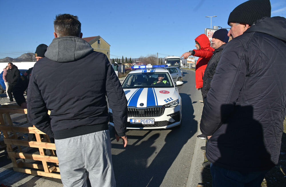 <p>Saobraćajnica prema aerodromu i dalje blokirana</p>