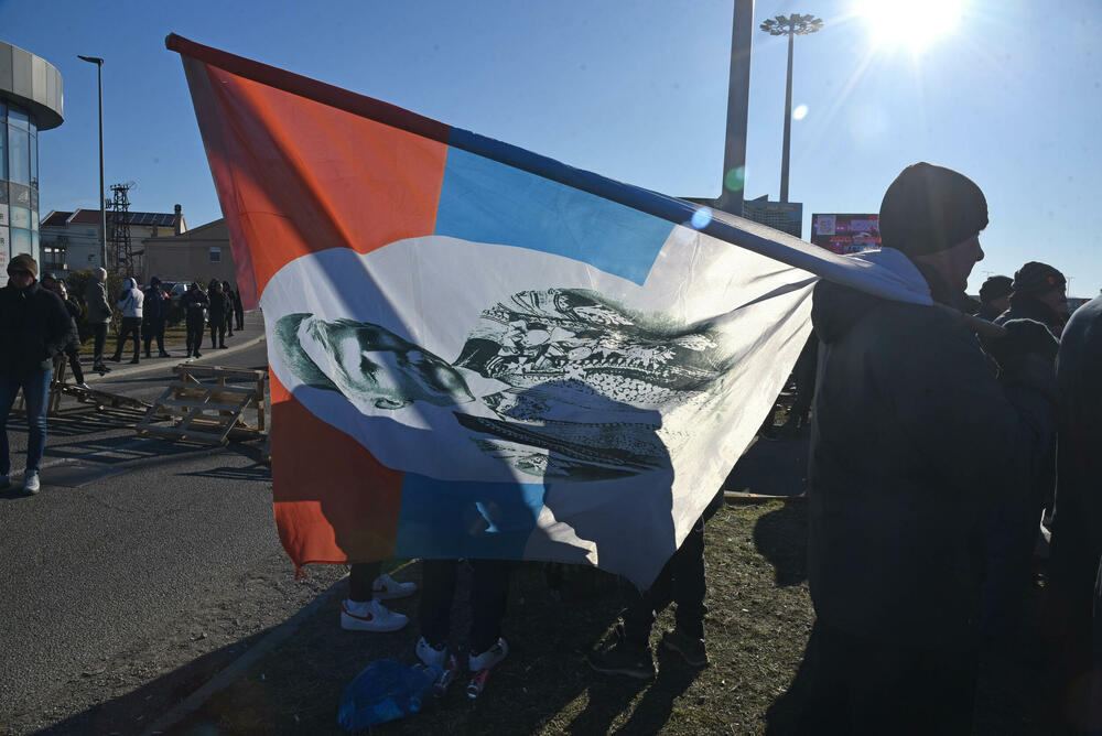 <p>Saobraćajnica prema aerodromu i dalje blokirana</p>