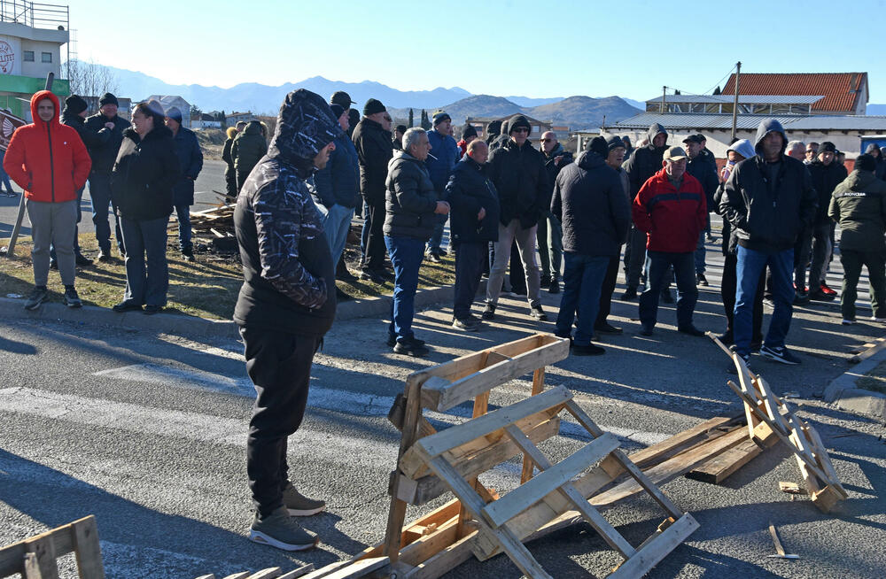 <p>Saobraćajnica prema aerodromu i dalje blokirana</p>