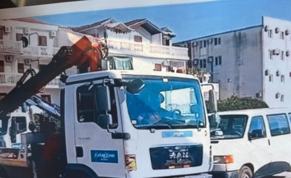 <p>"Vozila Parking servisa Budve su u Botunu sprovodila represivne i neprimjerene radnje prema građanima, koje Klub DNP Budva smatra ne samo nezakonitim, već i politički motivisanim. Smatramo da ovakvo postupanje ne može biti rezultat samovolje pojedinaca, već posljedica unaprijed dogovorene i koordinisane aktivnosti. Kako je moguće da javno preduzeće iz Budve interveniše na teritoriji opštine Zeta i vrši torturu nad okupljenim građanima", navela je Todorović</p>