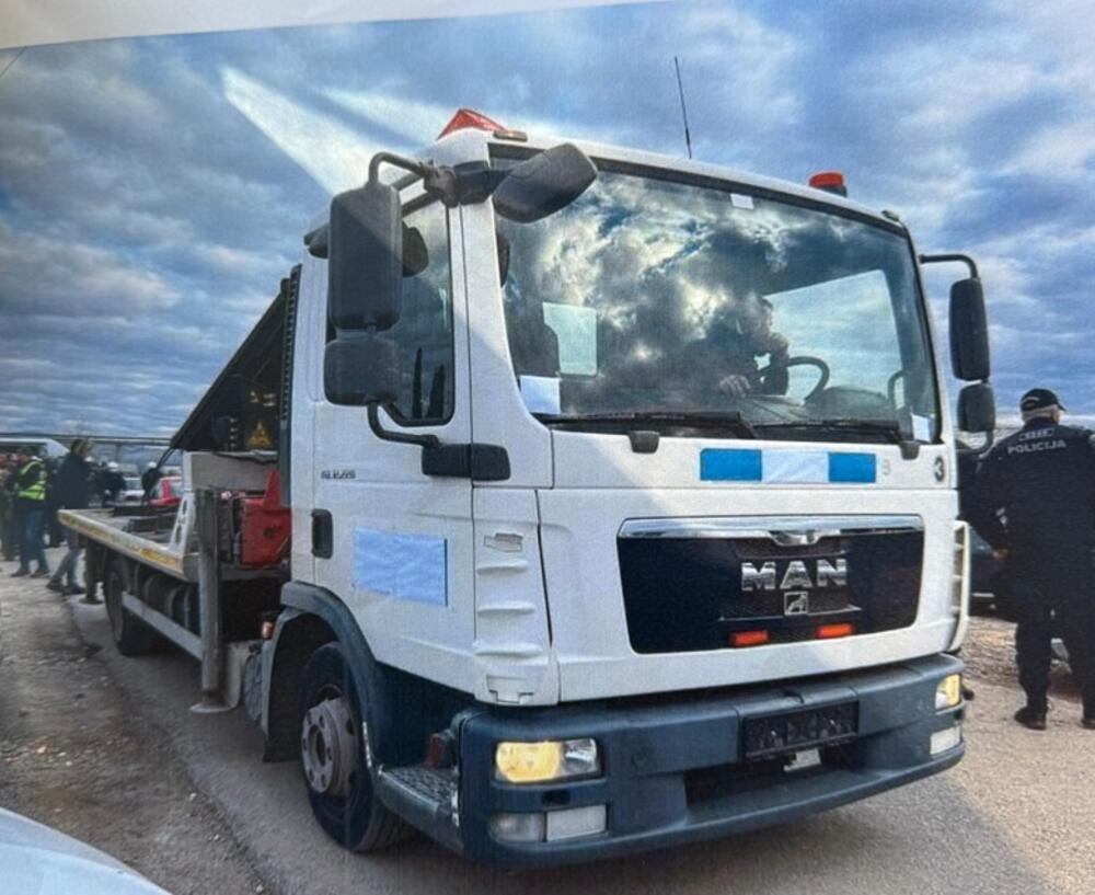 <p>"Vozila Parking servisa Budve su u Botunu sprovodila represivne i neprimjerene radnje prema građanima, koje Klub DNP Budva smatra ne samo nezakonitim, već i politički motivisanim. Smatramo da ovakvo postupanje ne može biti rezultat samovolje pojedinaca, već posljedica unaprijed dogovorene i koordinisane aktivnosti. Kako je moguće da javno preduzeće iz Budve interveniše na teritoriji opštine Zeta i vrši torturu nad okupljenim građanima", navela je Todorović</p>